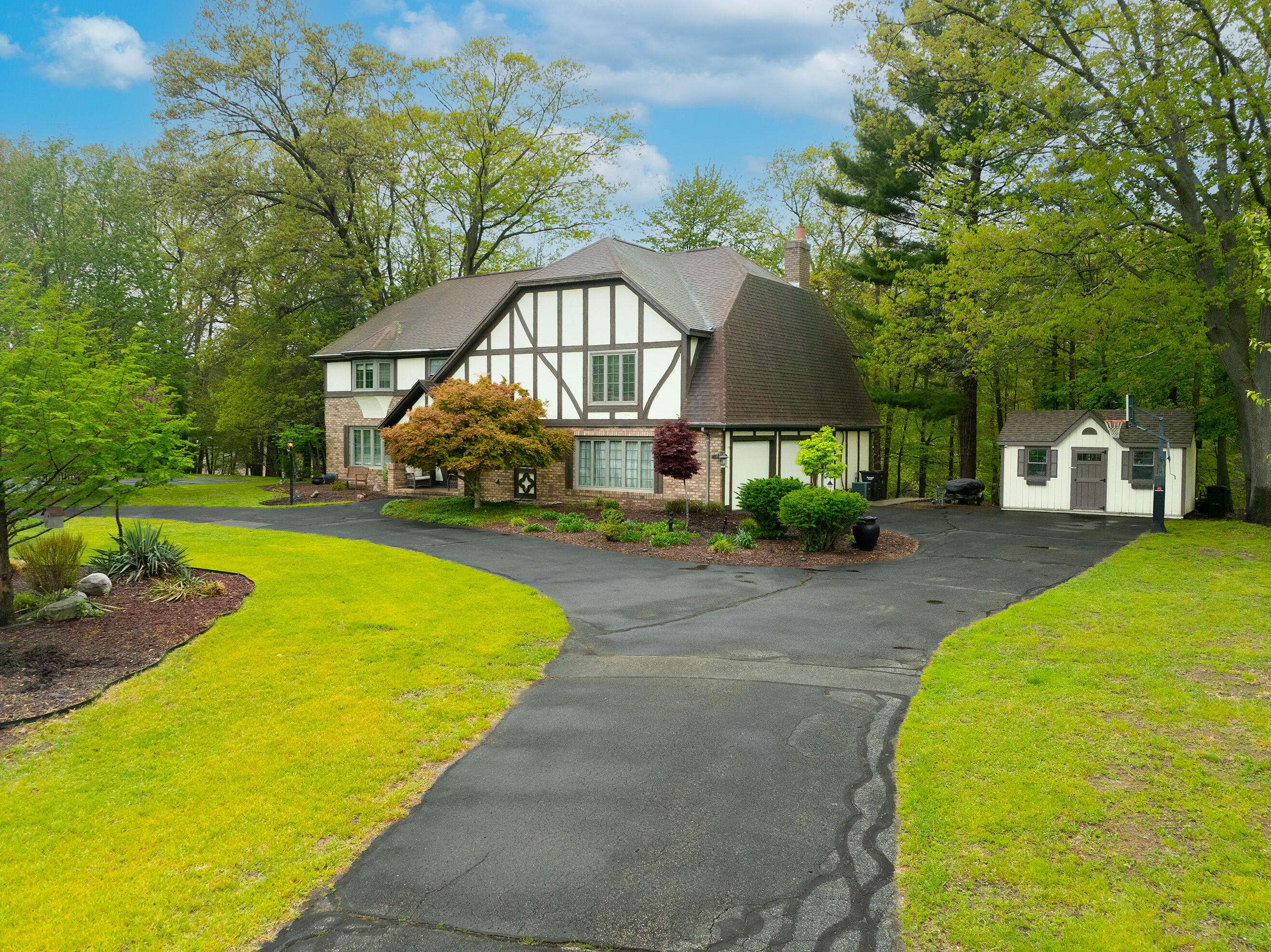 4083 Braeburn DR, Norton Shores City, MI 49441