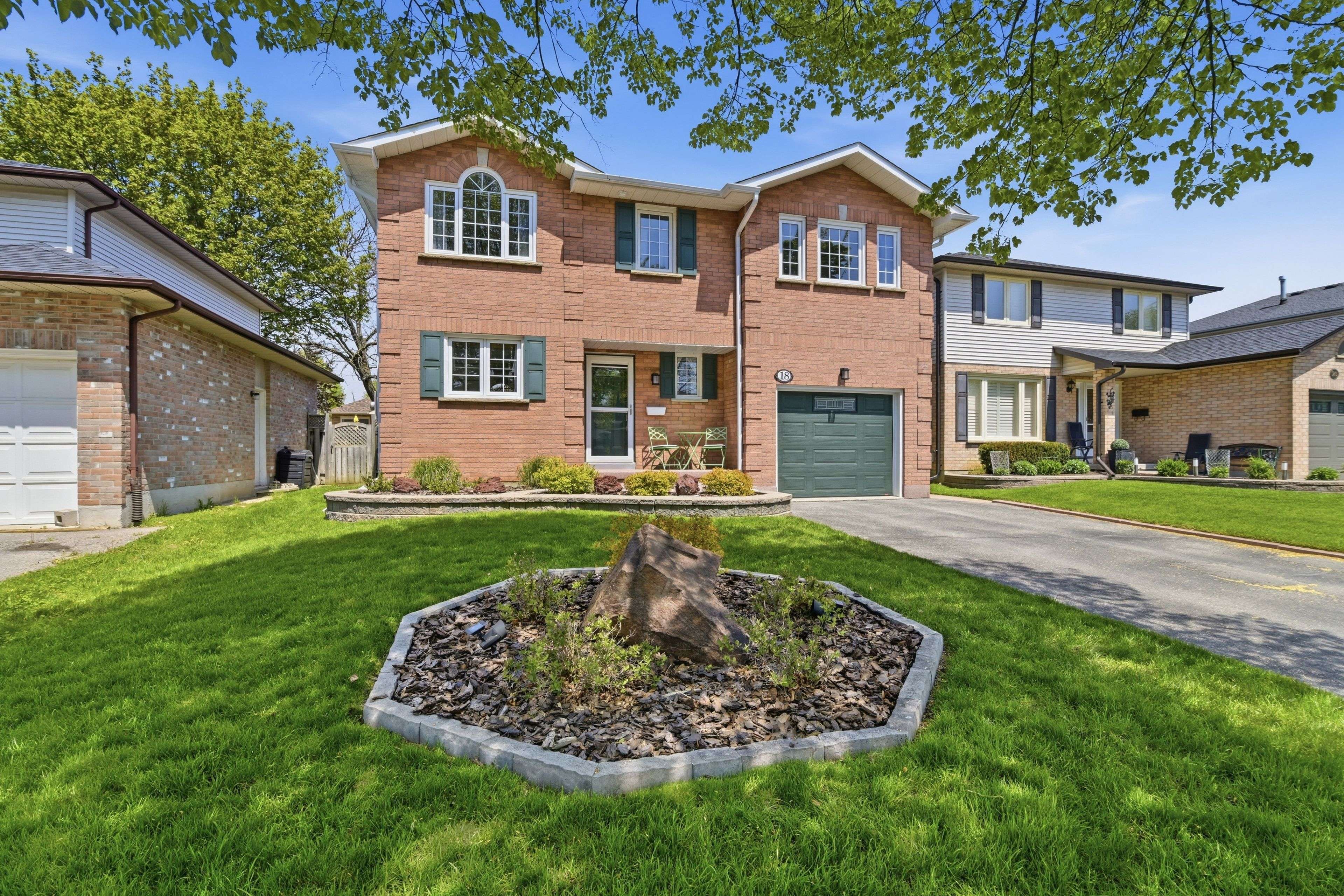 18 ARRAN CT, Clarington, ON L1E 2E5