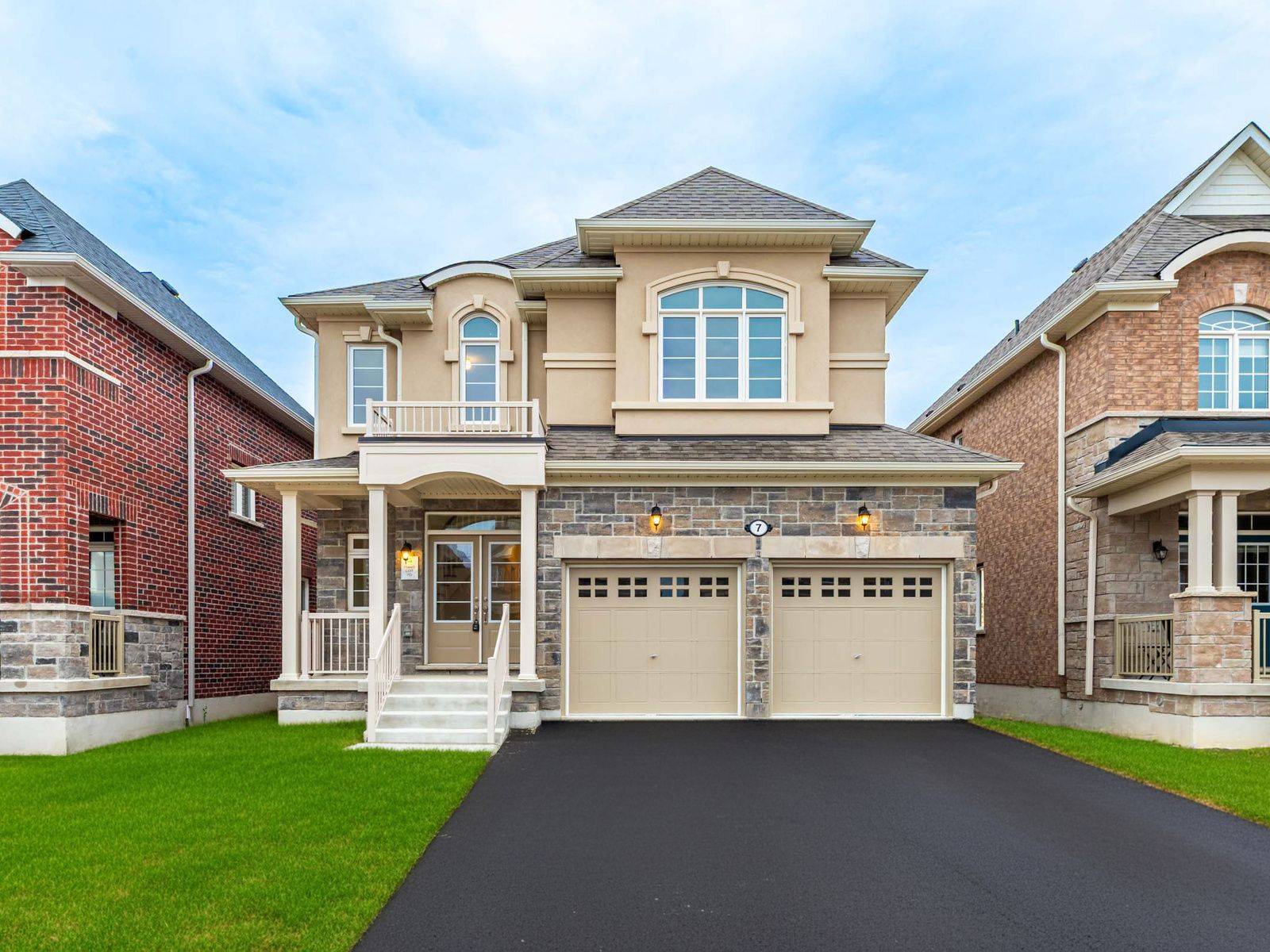 7 Jeanne Pynn AVE, Georgina, ON L0E 1R0