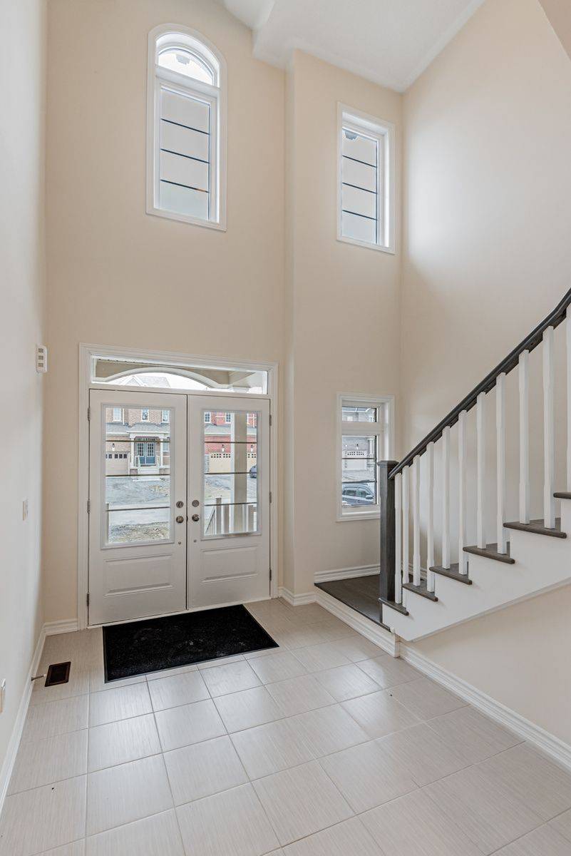 7 Jeanne Pynn AVE, Georgina, ON L0E 1R0