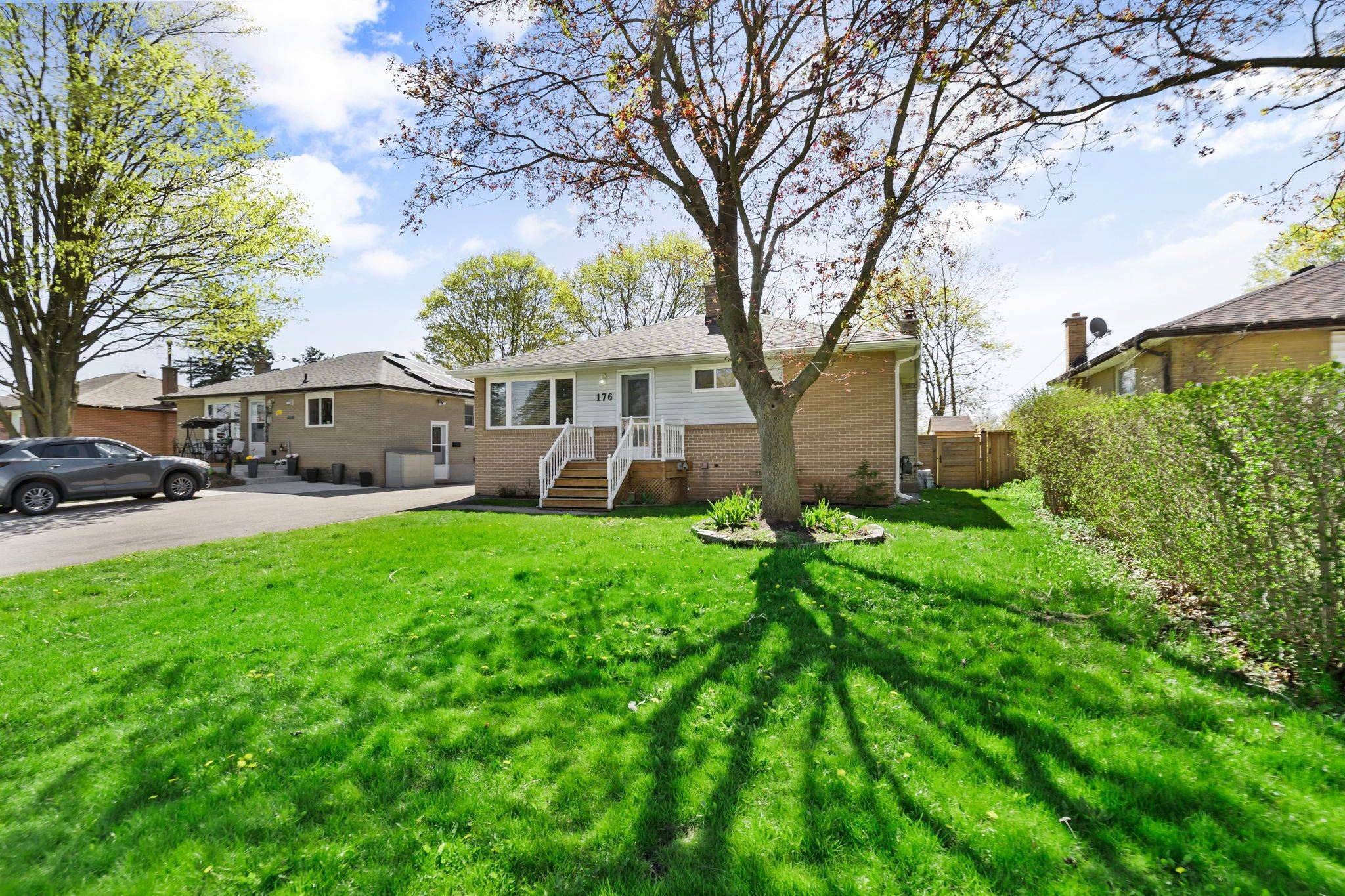 176 Longfield RD #Upper, Halton Hills, ON L7J 2K4