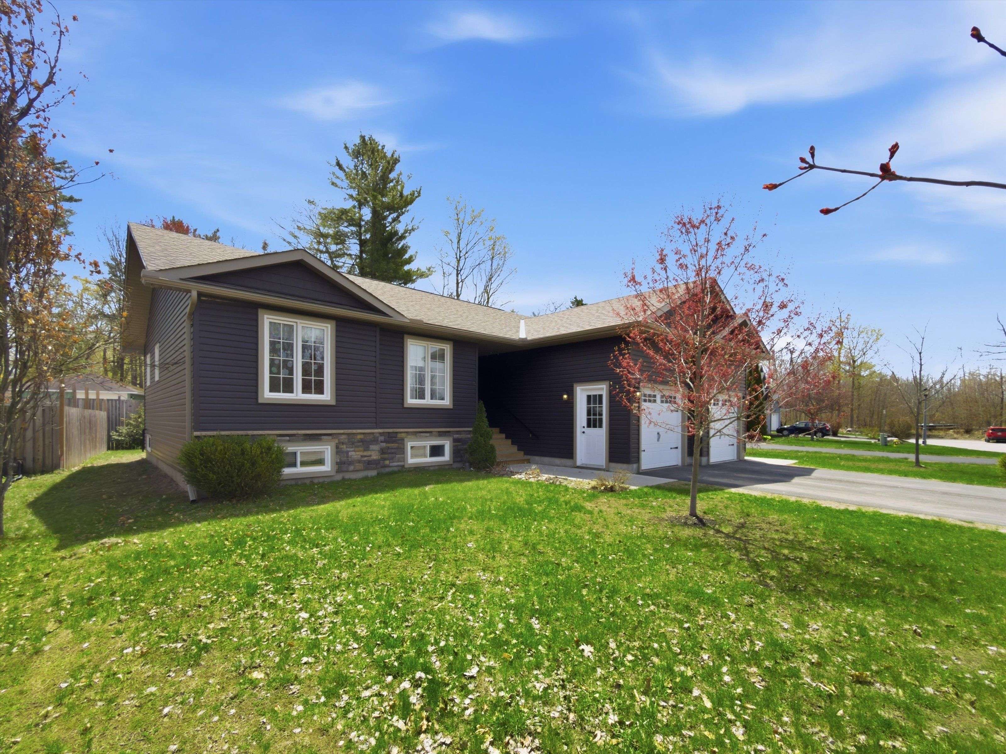 10 Thain ST W, Gravenhurst, ON P1P 1Z6