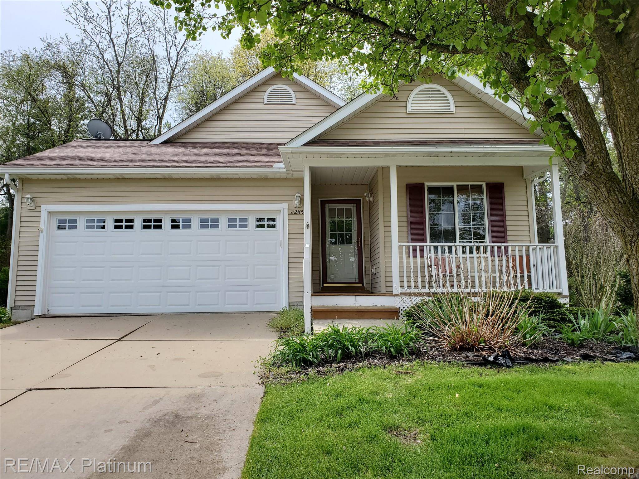 2285 Spartans TRL NW #17, Hamburg Township, MI 48169