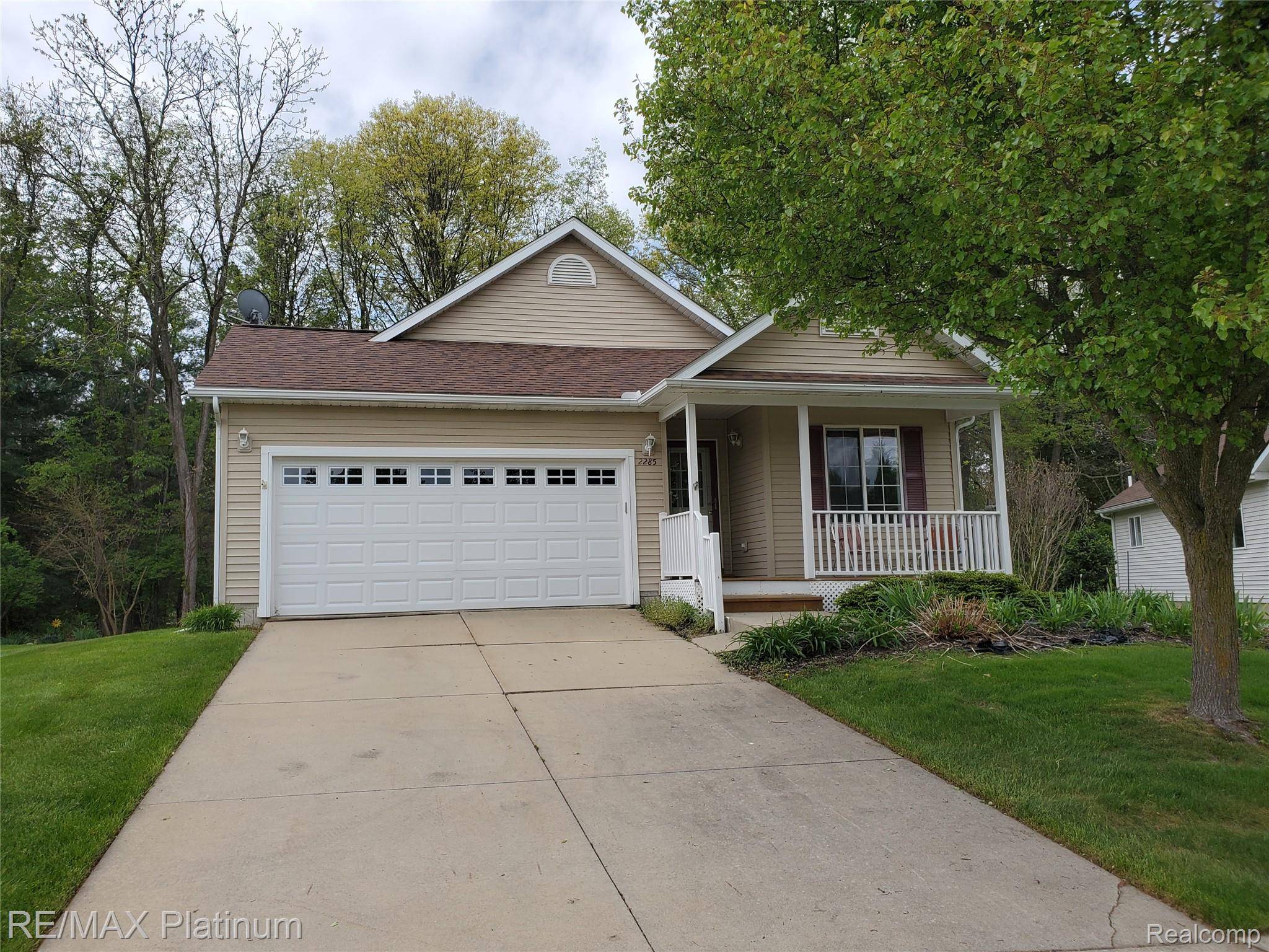 2285 Spartans TRL NW #17, Hamburg Township, MI 48169