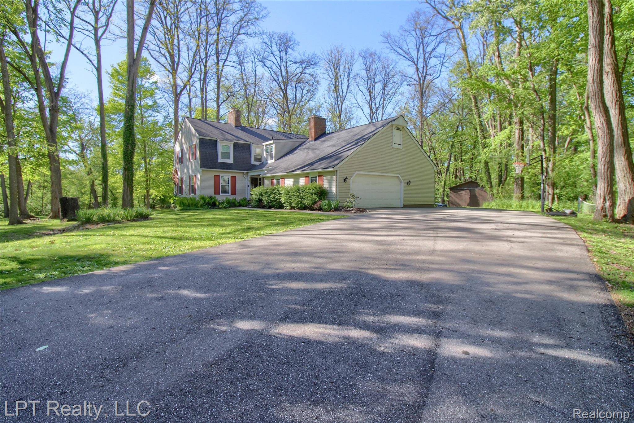 47300 Maplebrook, Northville Township, MI 48168