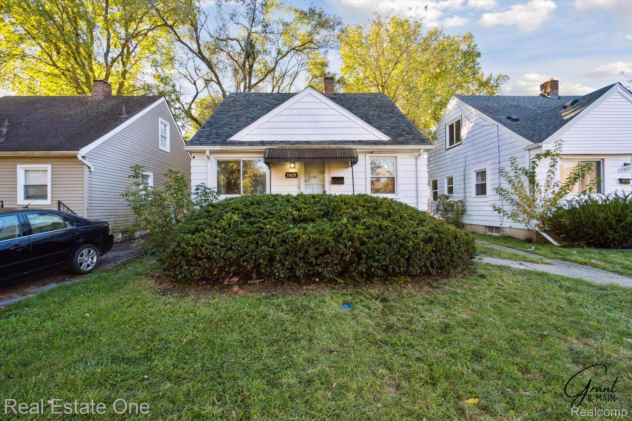 19439 W Chicago ST, Detroit, MI 48228