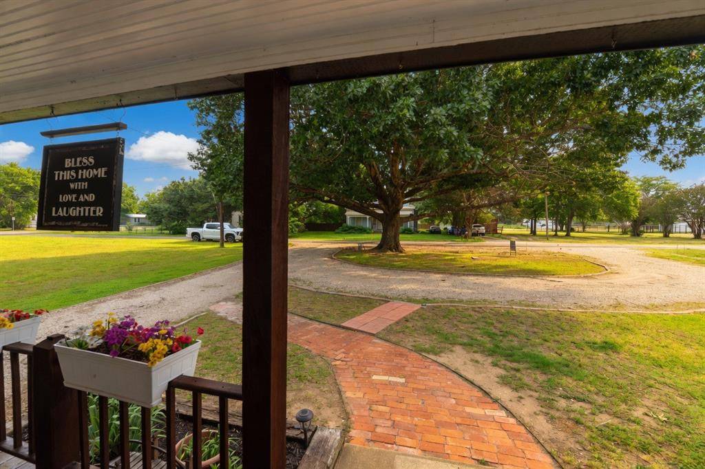 504 N Fordyce Street, Blooming Grove, TX 76626