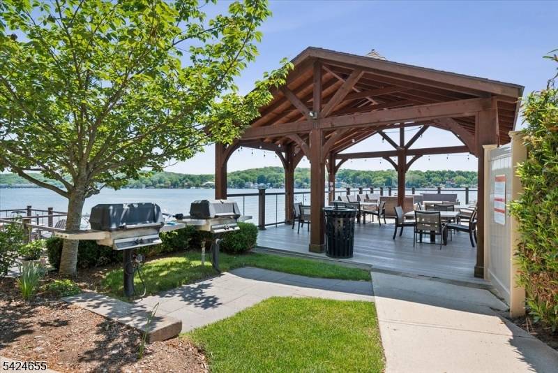401 Mariners Pointe, Hopatcong Boro, NJ 07843
