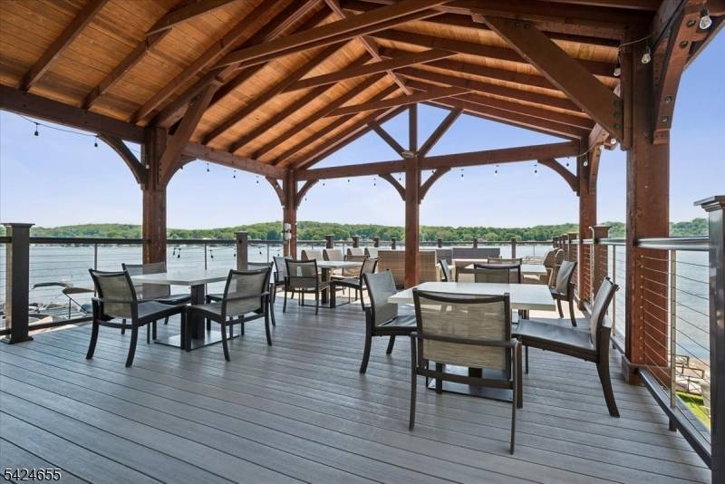 401 Mariners Pointe, Hopatcong Boro, NJ 07843