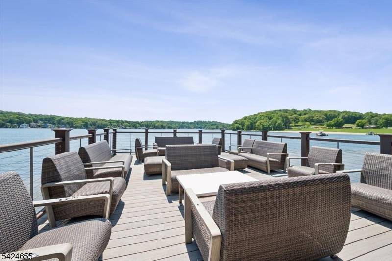 401 Mariners Pointe, Hopatcong Boro, NJ 07843
