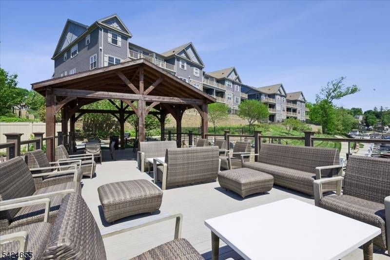 401 Mariners Pointe, Hopatcong Boro, NJ 07843