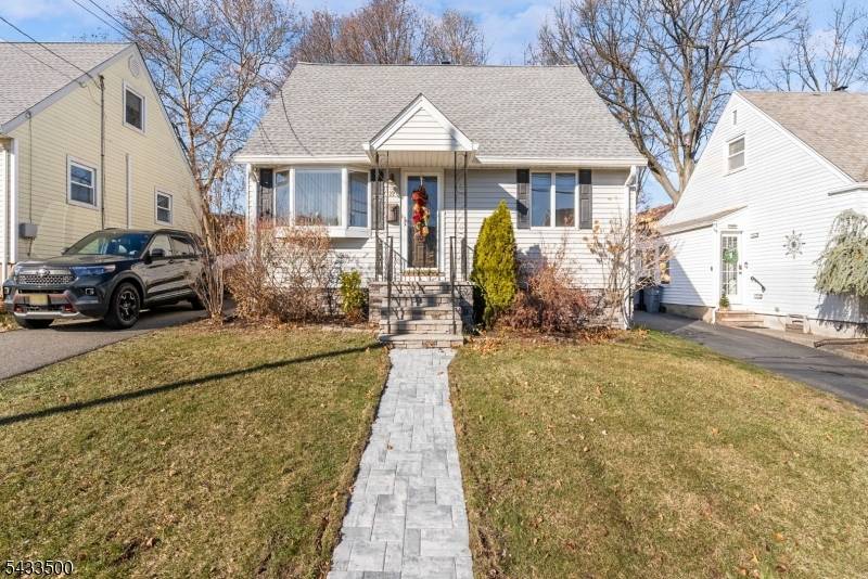 22 Runyon Rd, Clifton City, NJ 07013