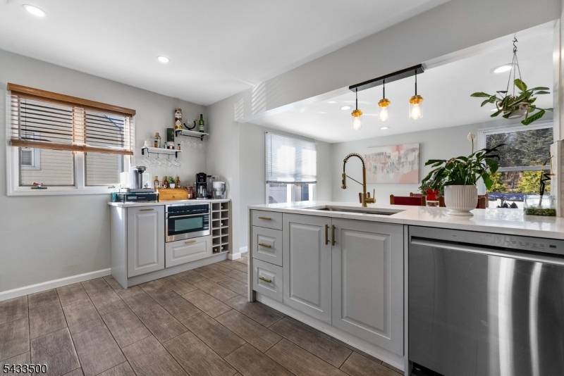22 Runyon Rd, Clifton City, NJ 07013