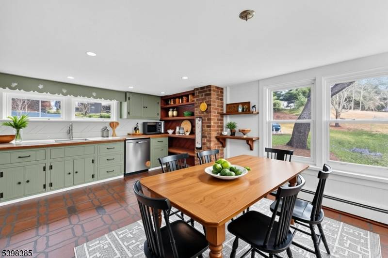 28 Old Clinton Rd, Raritan Twp., NJ 08822