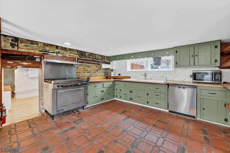 28 Old Clinton Rd, Raritan Twp., NJ 08822