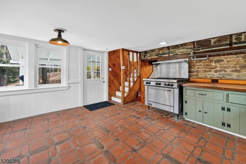28 Old Clinton Rd, Raritan Twp., NJ 08822