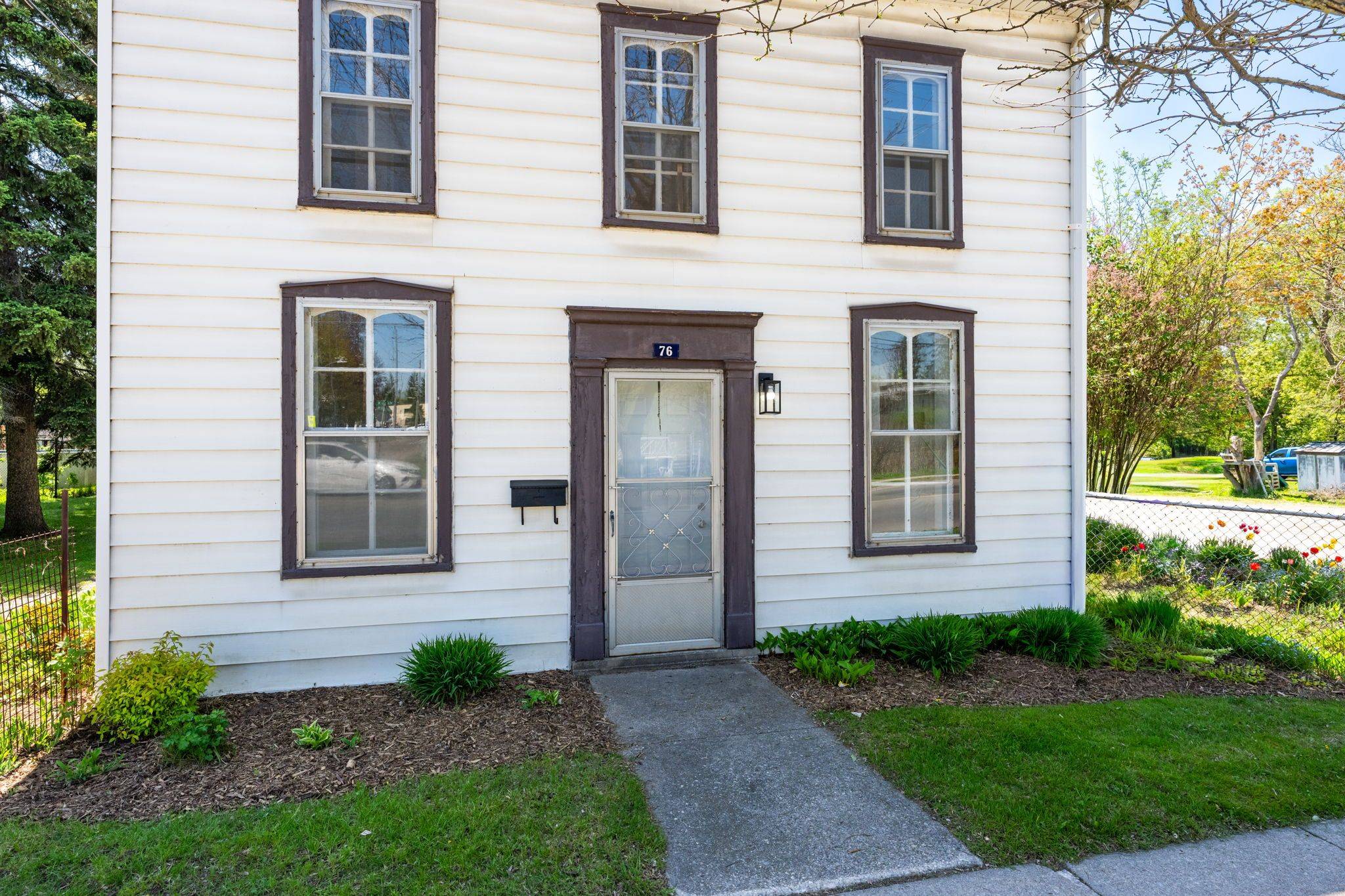 76 Main ST N, Halton Hills, ON L7J 1W2