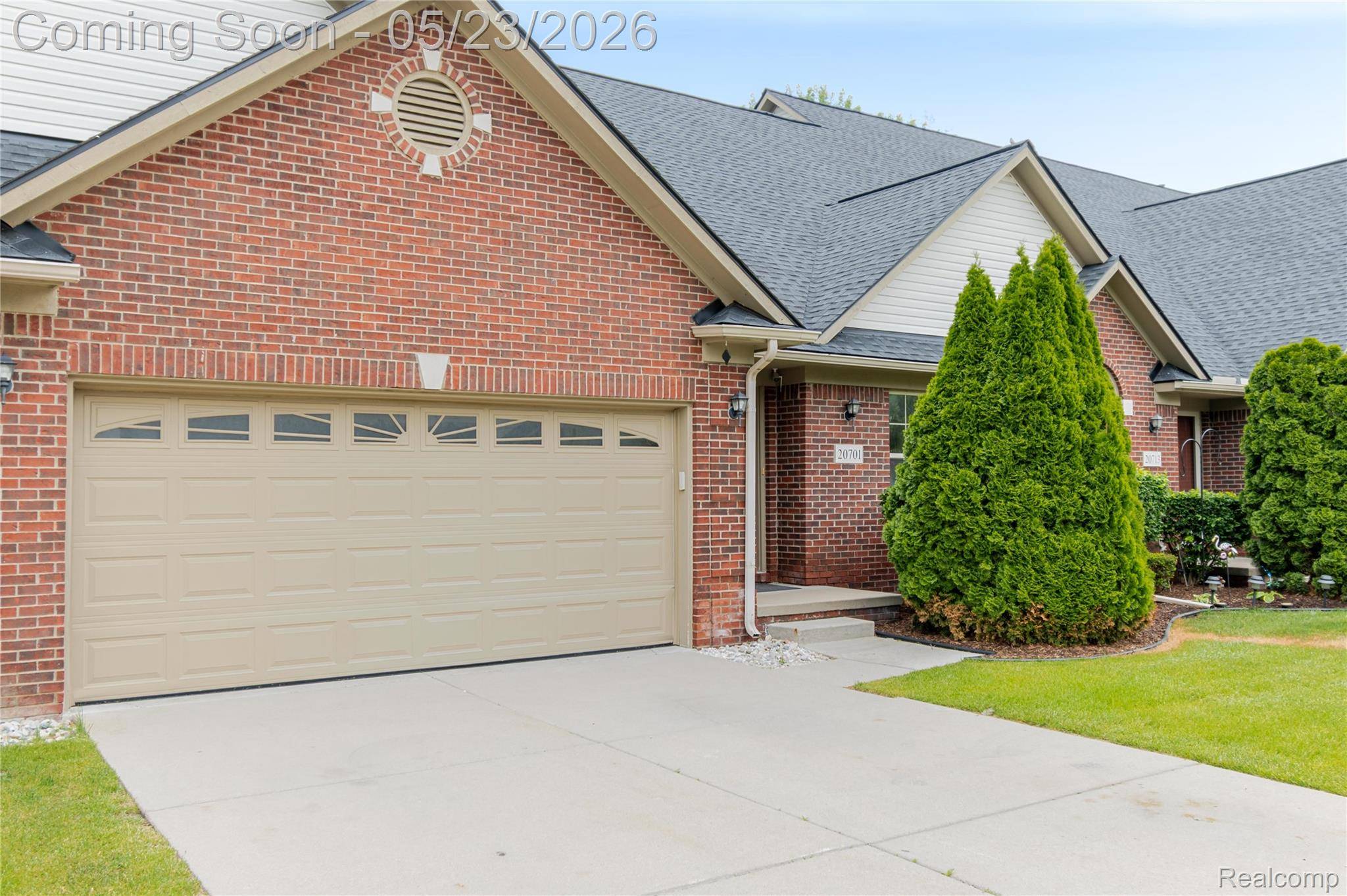 20701 Doves Pointe DR, Brownstown Charter Township, MI 48174