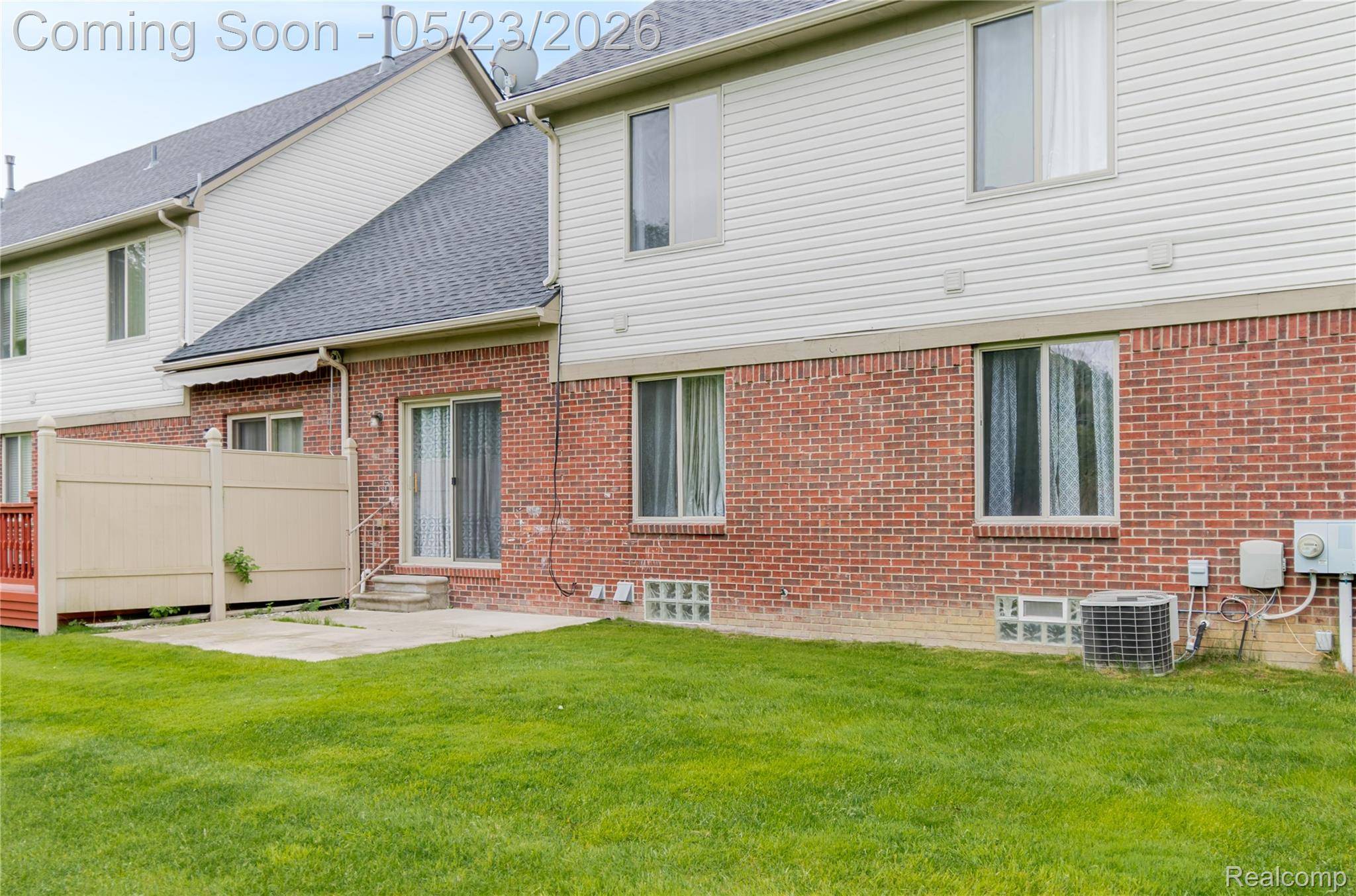 20701 Doves Pointe DR, Brownstown Charter Township, MI 48174
