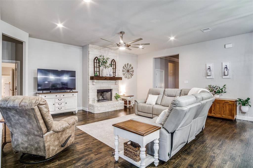 1188 Riverwood Trail, Cleburne, TX 76033