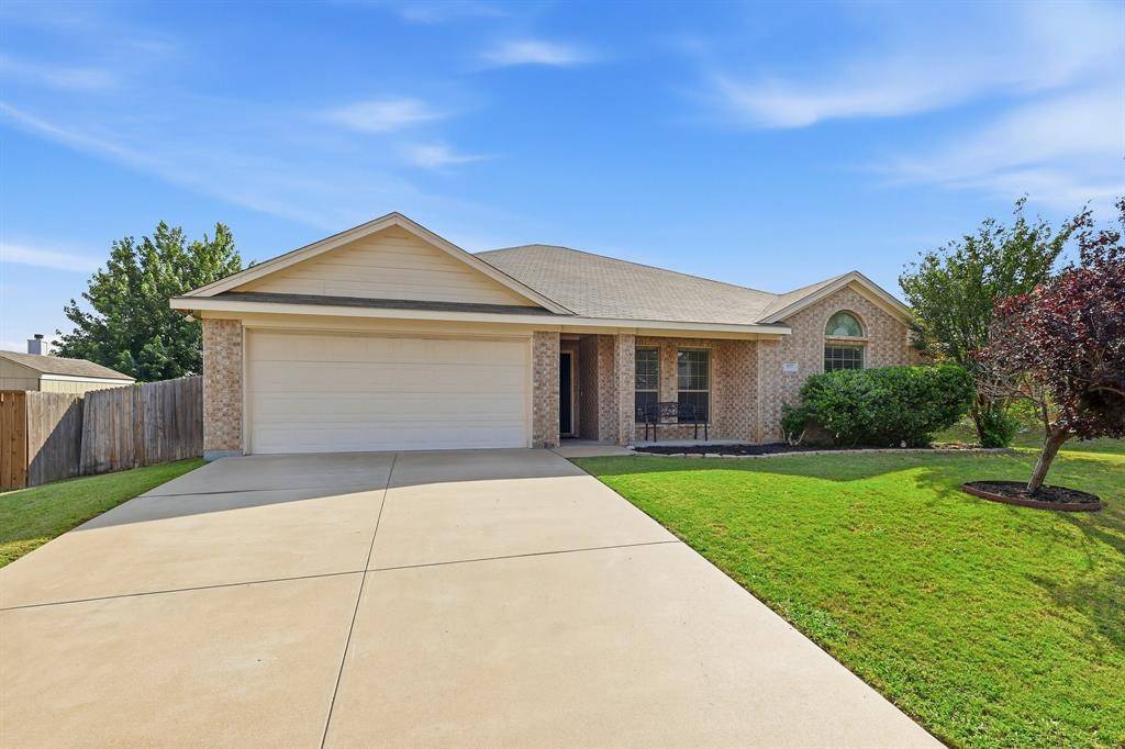 557 Jeffdale Drive, Burleson, TX 76028