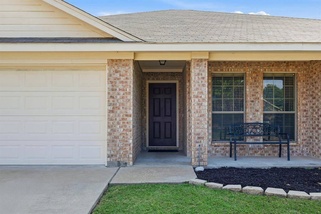 557 Jeffdale Drive, Burleson, TX 76028