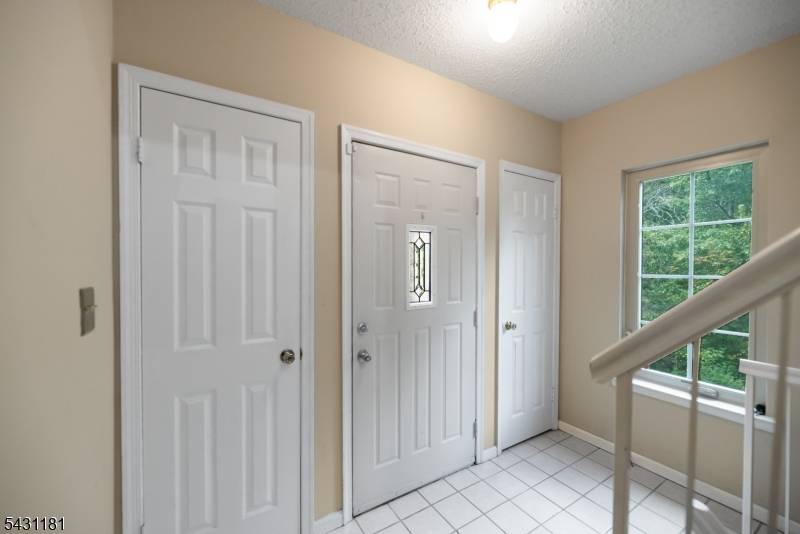 7 Finch Court, Berkeley Heights Twp., NJ 07922
