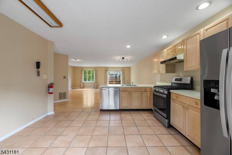 7 Finch Court, Berkeley Heights Twp., NJ 07922