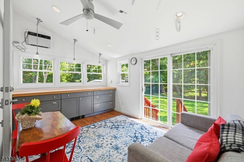 156 N Hillside Ave, Chatham Boro, NJ 07928