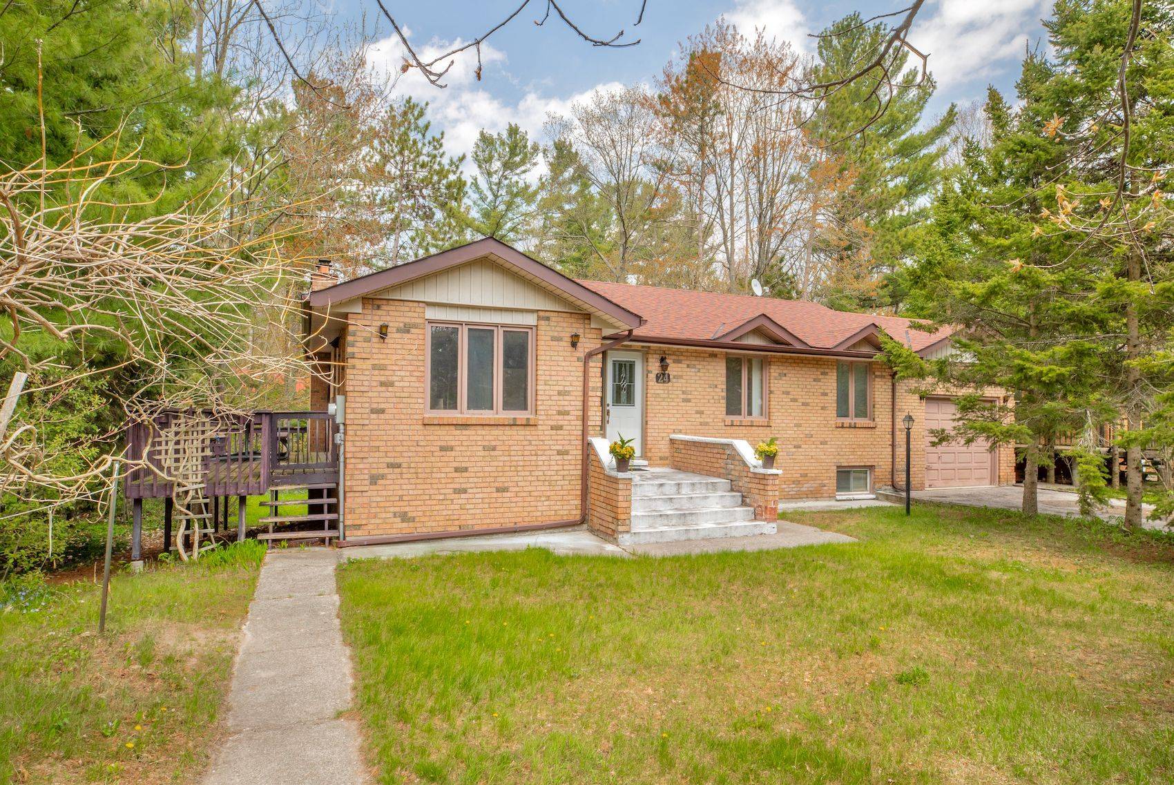 24 Pine Forest DR, Tiny, ON L0L 2T0