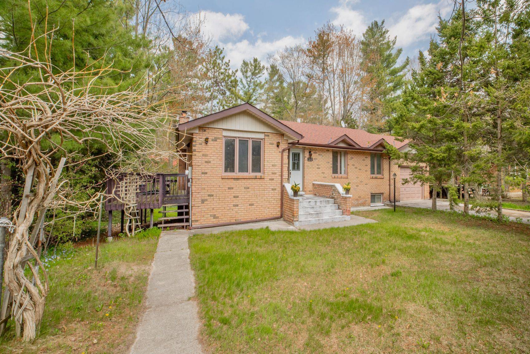 24 Pine Forest DR, Tiny, ON L0L 2T0