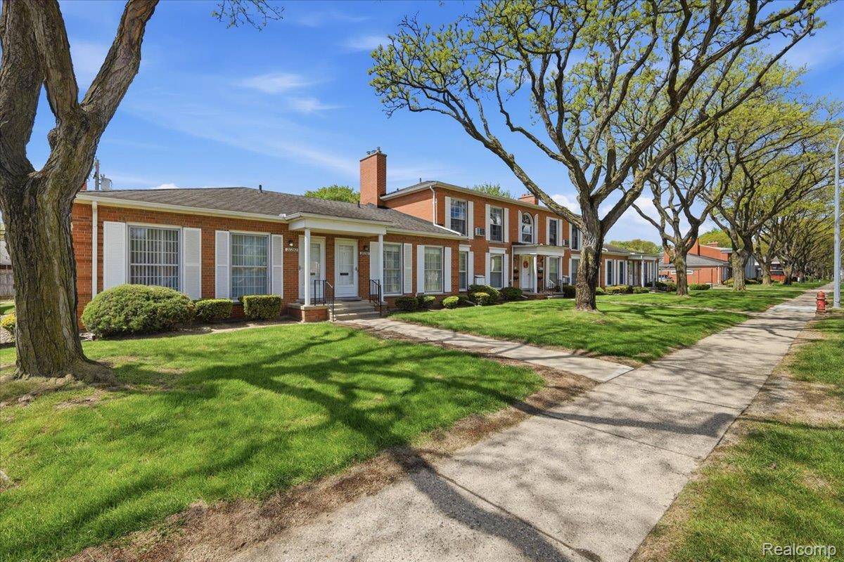 20290 Vernier RD, Harper Woods, MI 48225