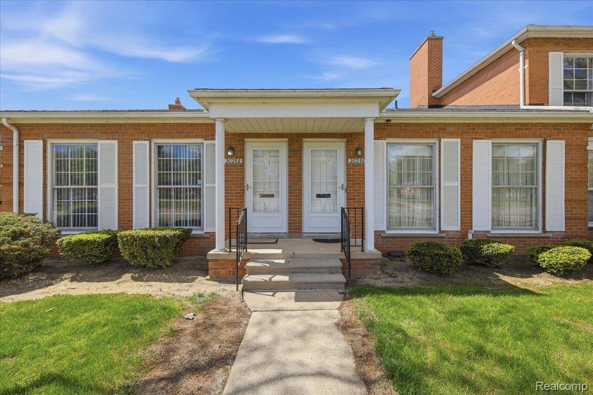20290 Vernier RD, Harper Woods, MI 48225