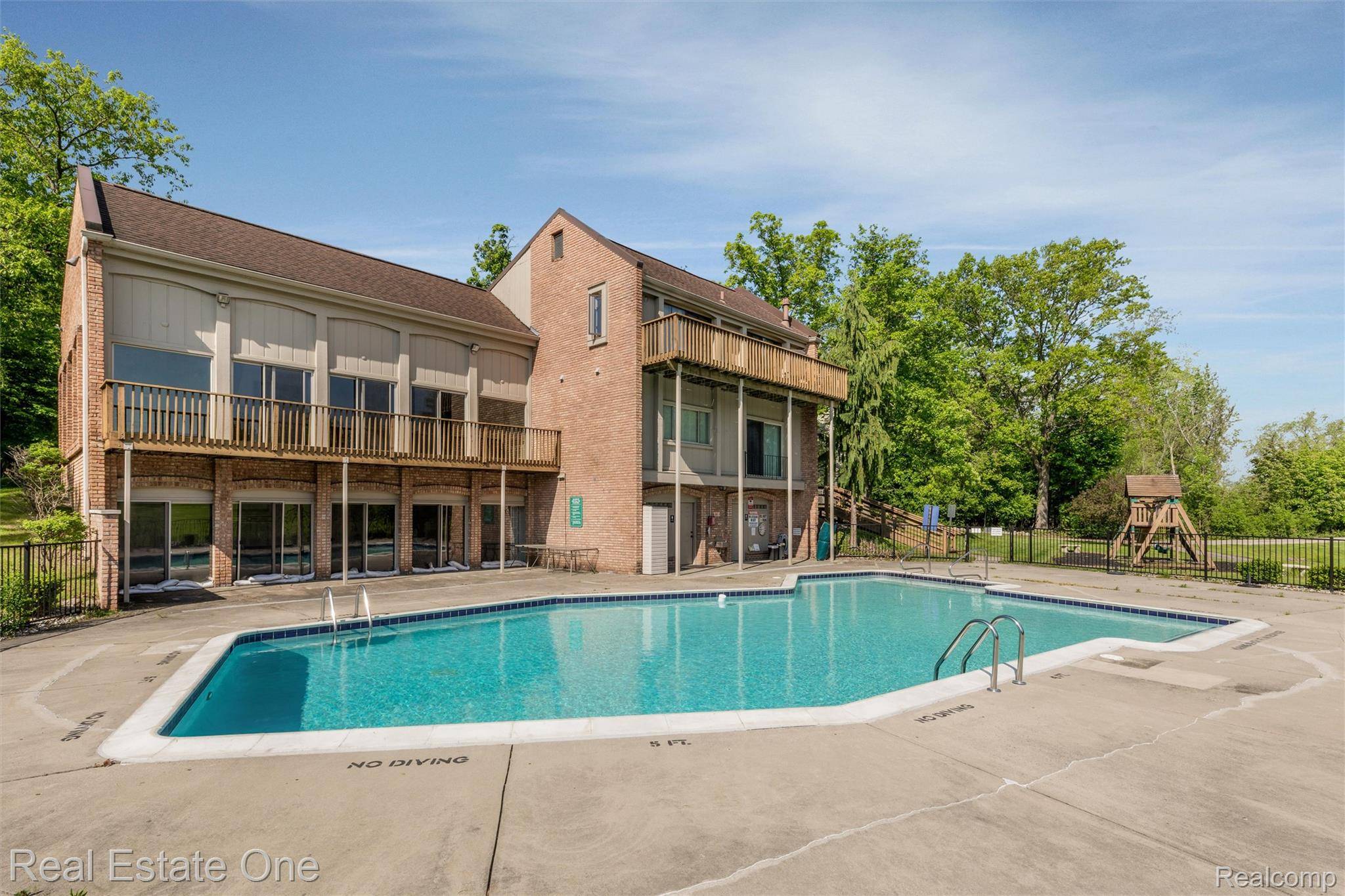 2903 Moon Lake DR, West Bloomfield Charter Township, MI 48323