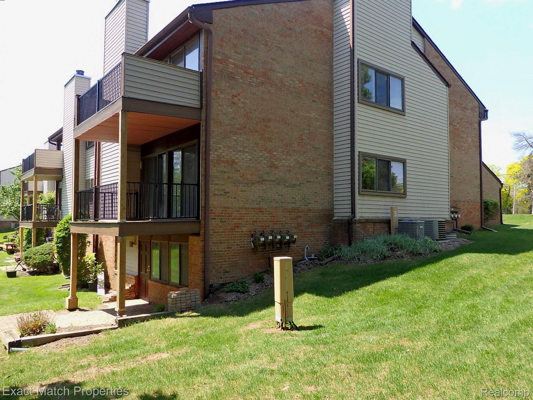 4411 Laurel Club Circle ##1, West Bloomfield Charter Township, MI 48323