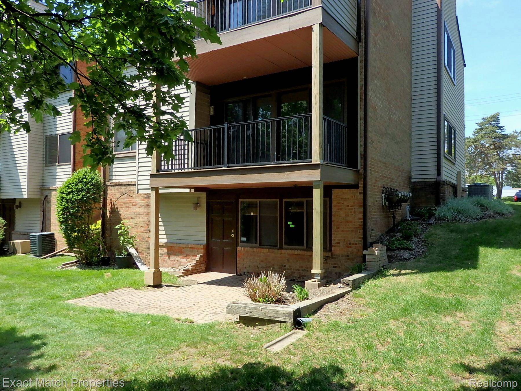 4411 Laurel Club Circle ##1, West Bloomfield Charter Township, MI 48323