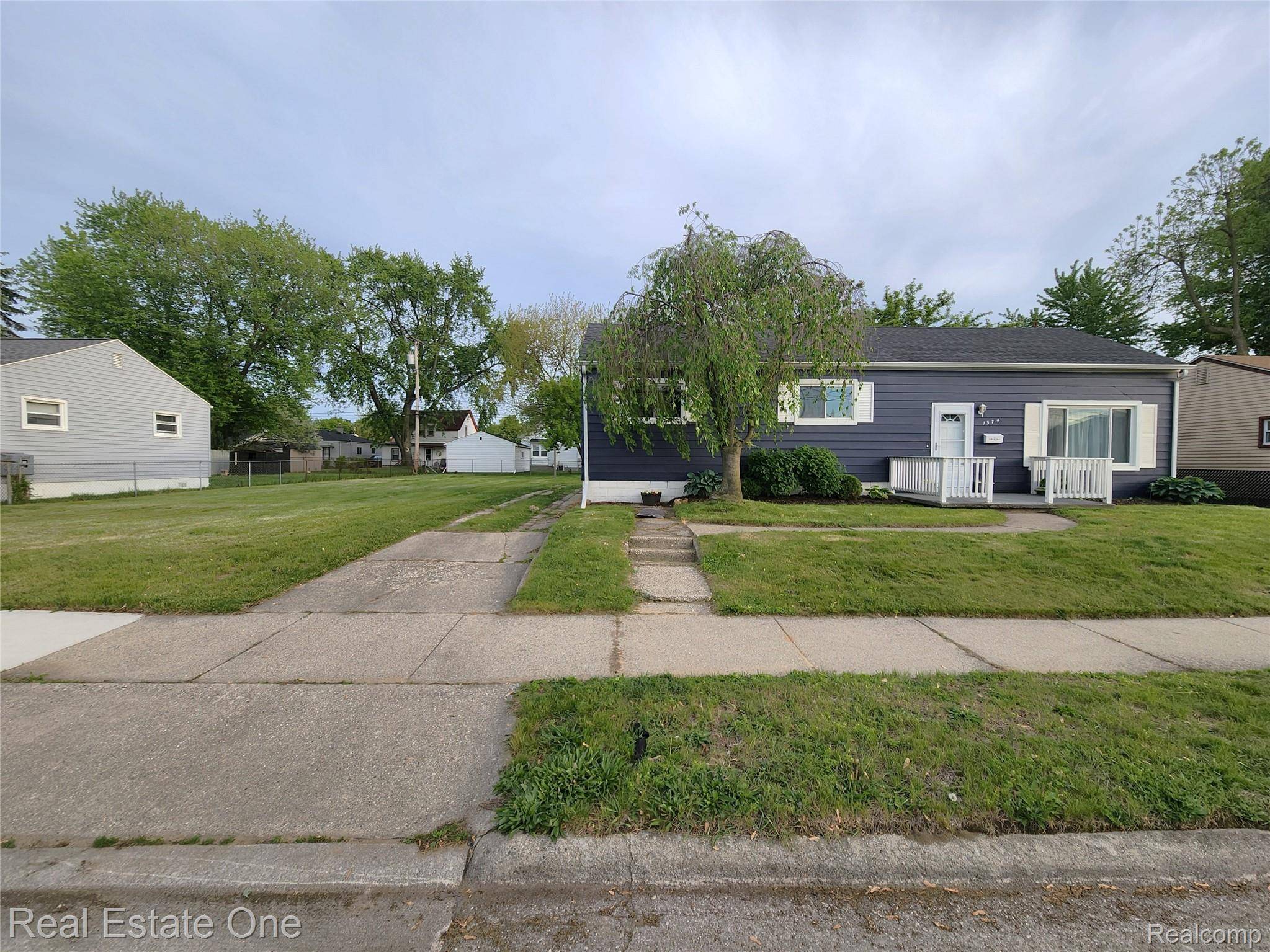 1574 E Woodruff AVE, Hazel Park, MI 48030