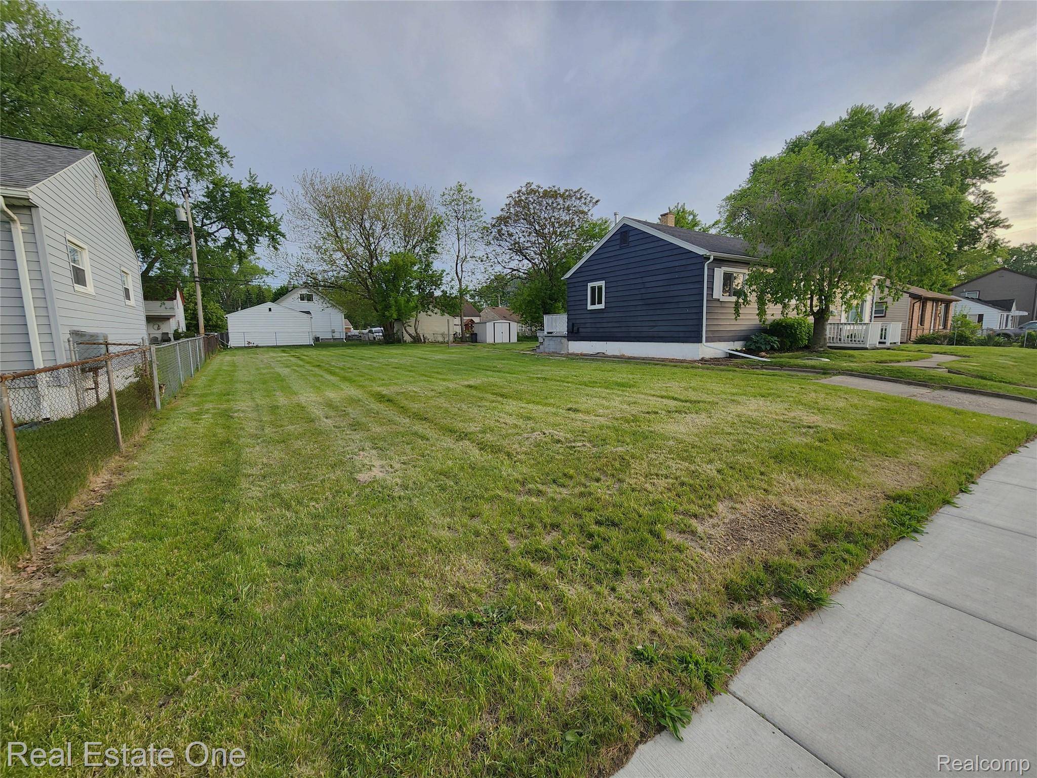 1574 E Woodruff AVE, Hazel Park, MI 48030