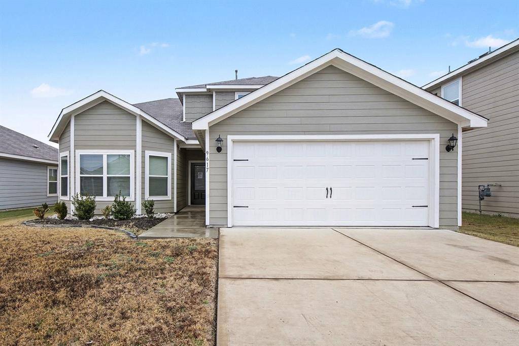 9617 Sierra Grande Drive, Fort Worth, TX 76140