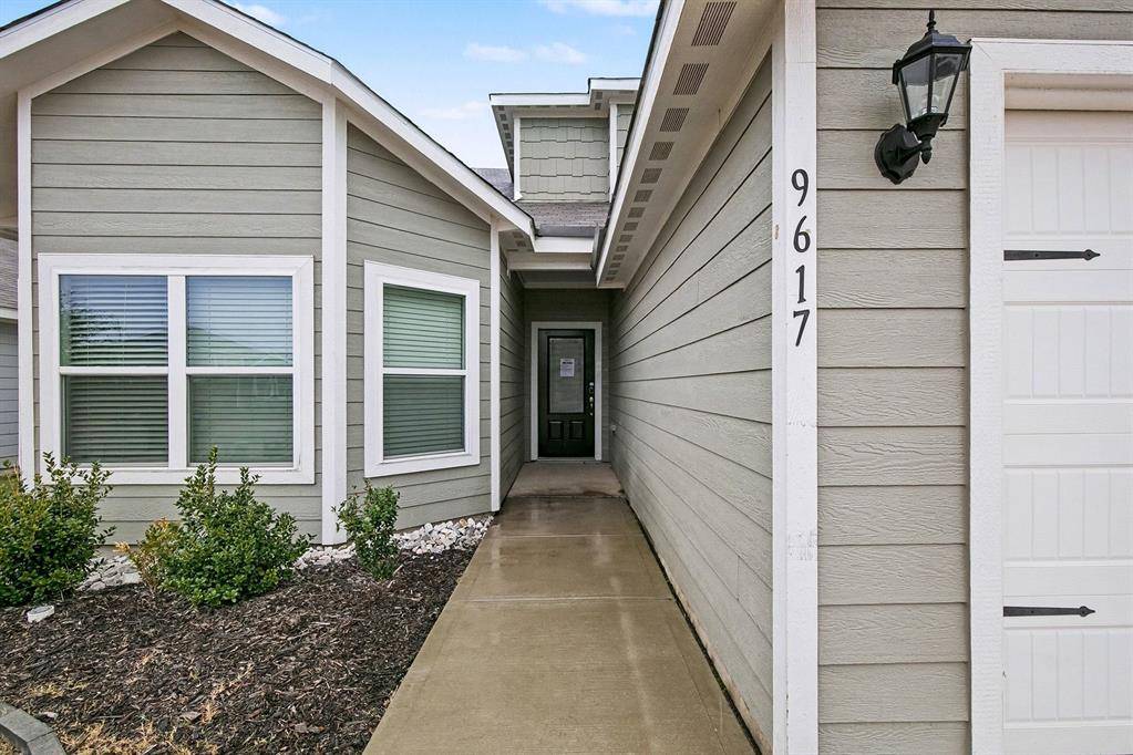 9617 Sierra Grande Drive, Fort Worth, TX 76140