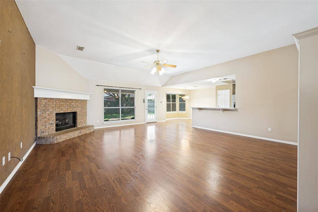 816 Willow Court, Saginaw, TX 76179