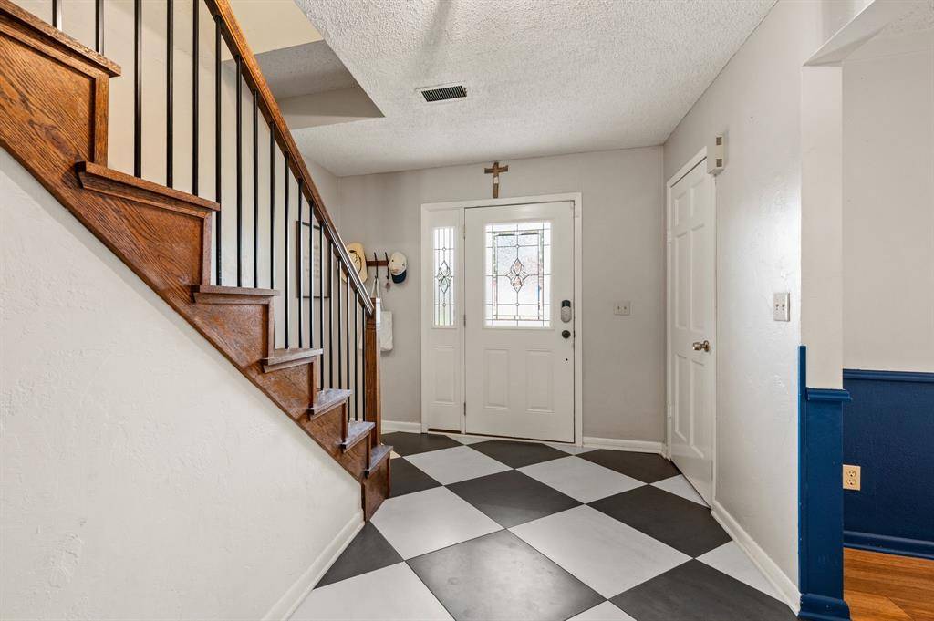 404 Brookview Drive, Decatur, TX 76234