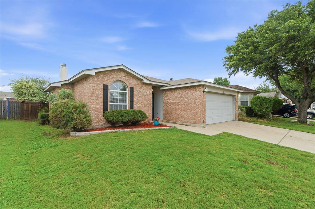 604 Bluejay Drive, Saginaw, TX 76131