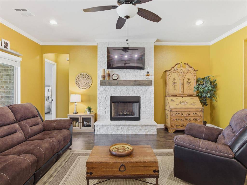 135 Crockett Drive, Waxahachie, TX 75165