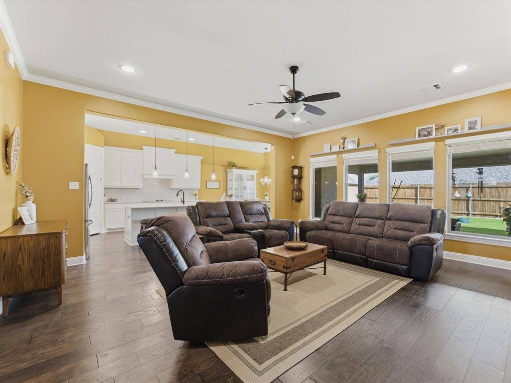 135 Crockett Drive, Waxahachie, TX 75165