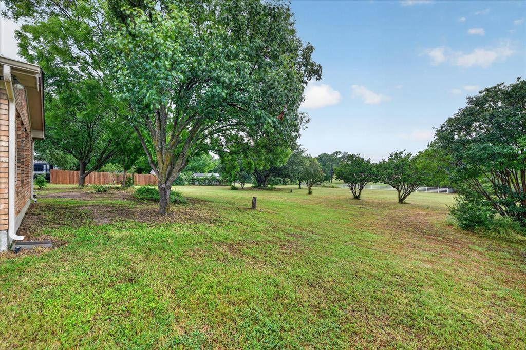 137 Tamarron Drive, Lakeside, TX 76135