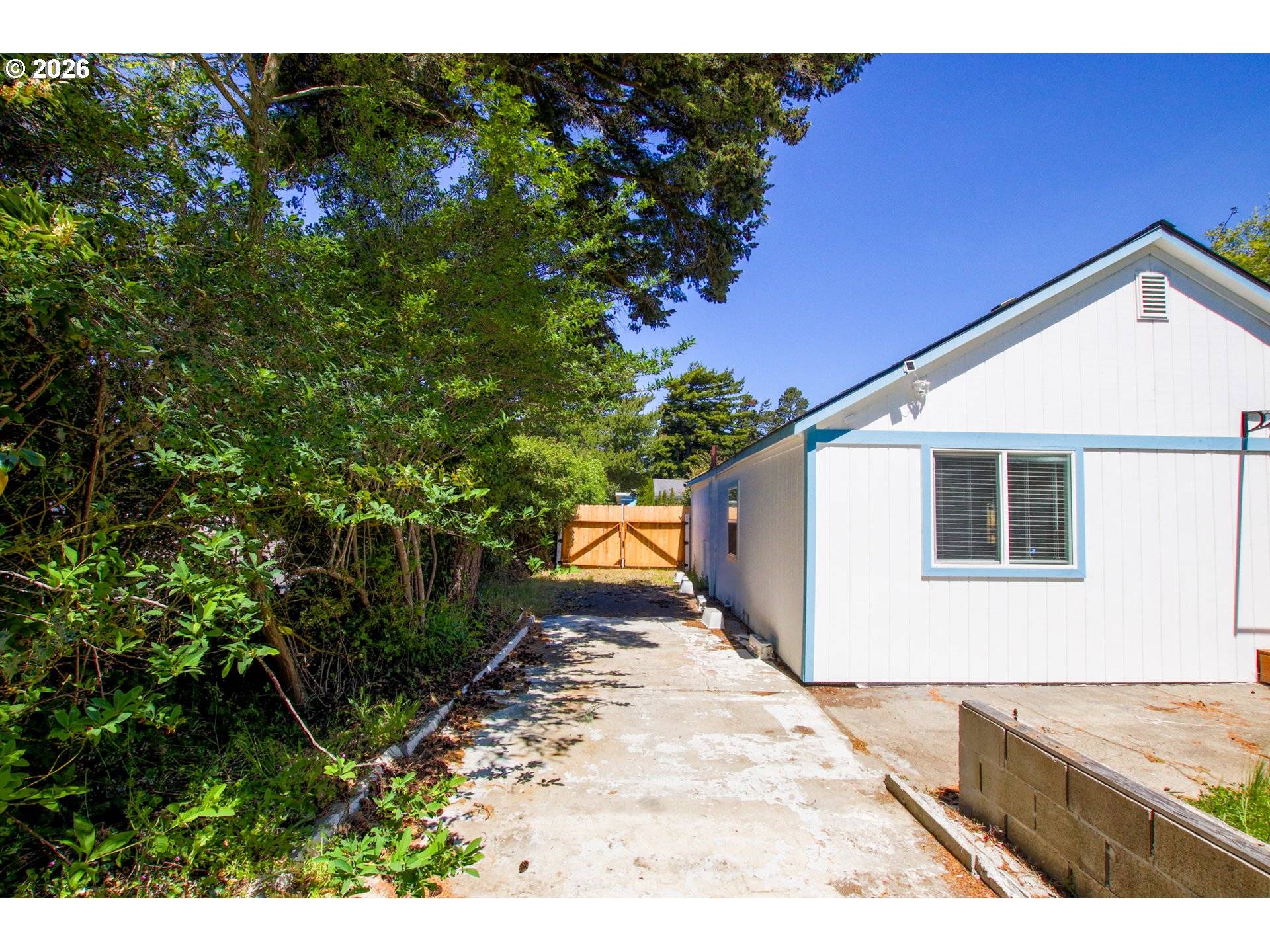 1860 30TH ST, Florence, OR 97439
