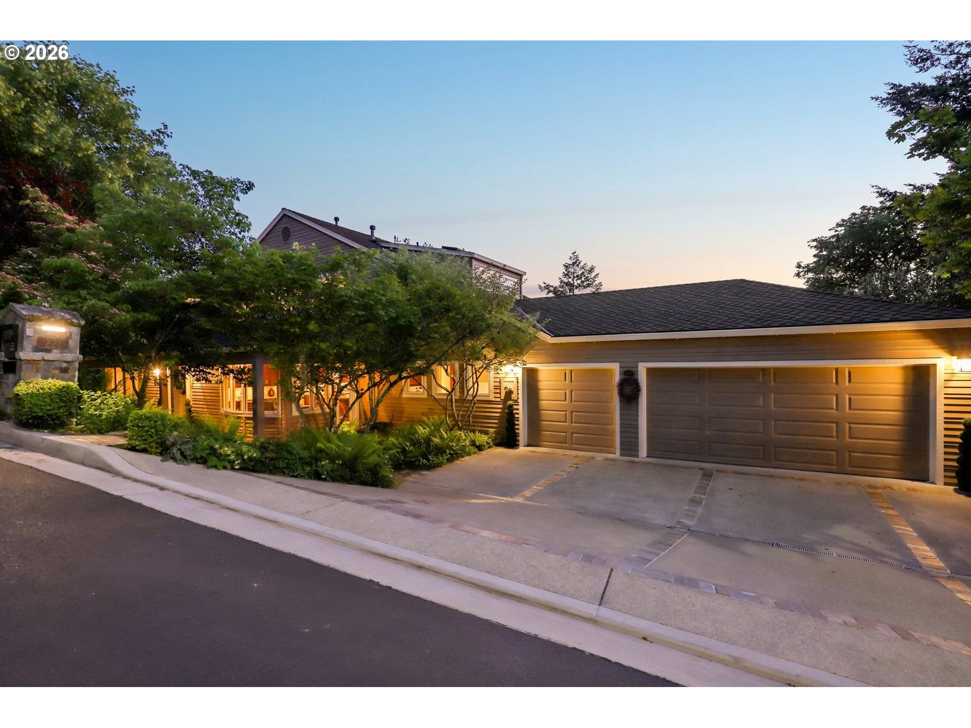 221 SW MOONRIDGE PL, Portland, OR 97225