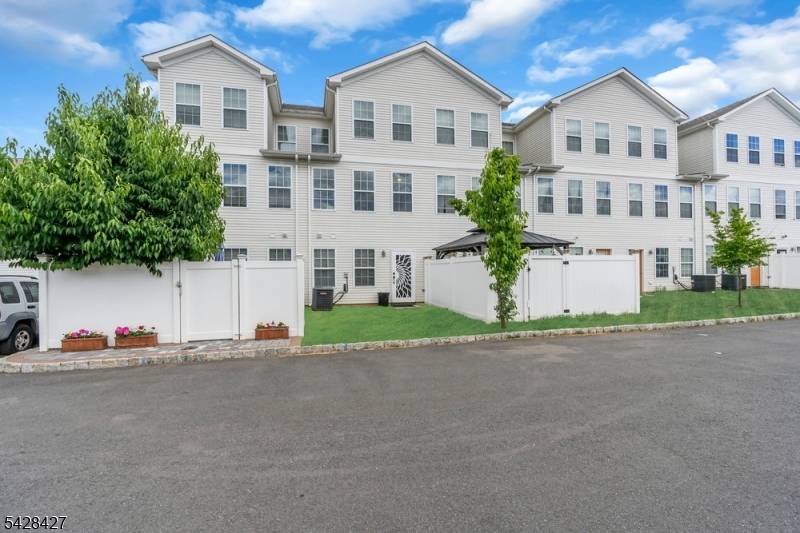 16 Paulina Pl, Franklin Twp., NJ 08873