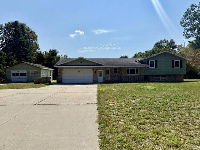 2115 E Sternberg RD, Fruitport Twp, MI 49444